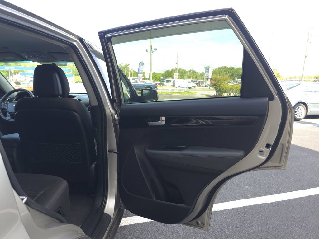 Used 2015 Kia Sorento LX FWD image 12
