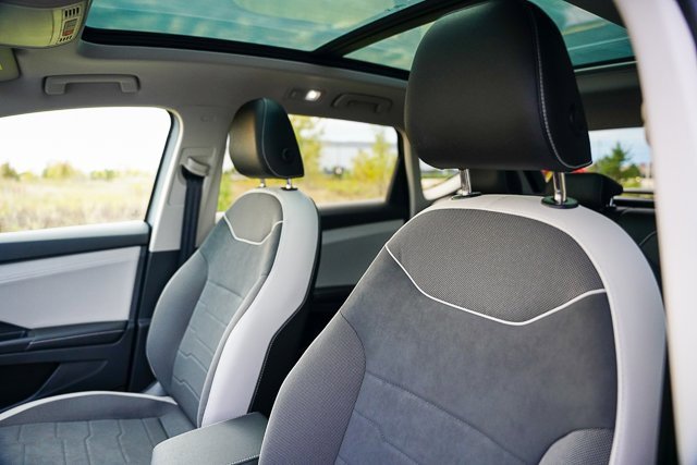 Certified 2025 Volkswagen Taos SE w/ Panoramic Sunroof Package image 8