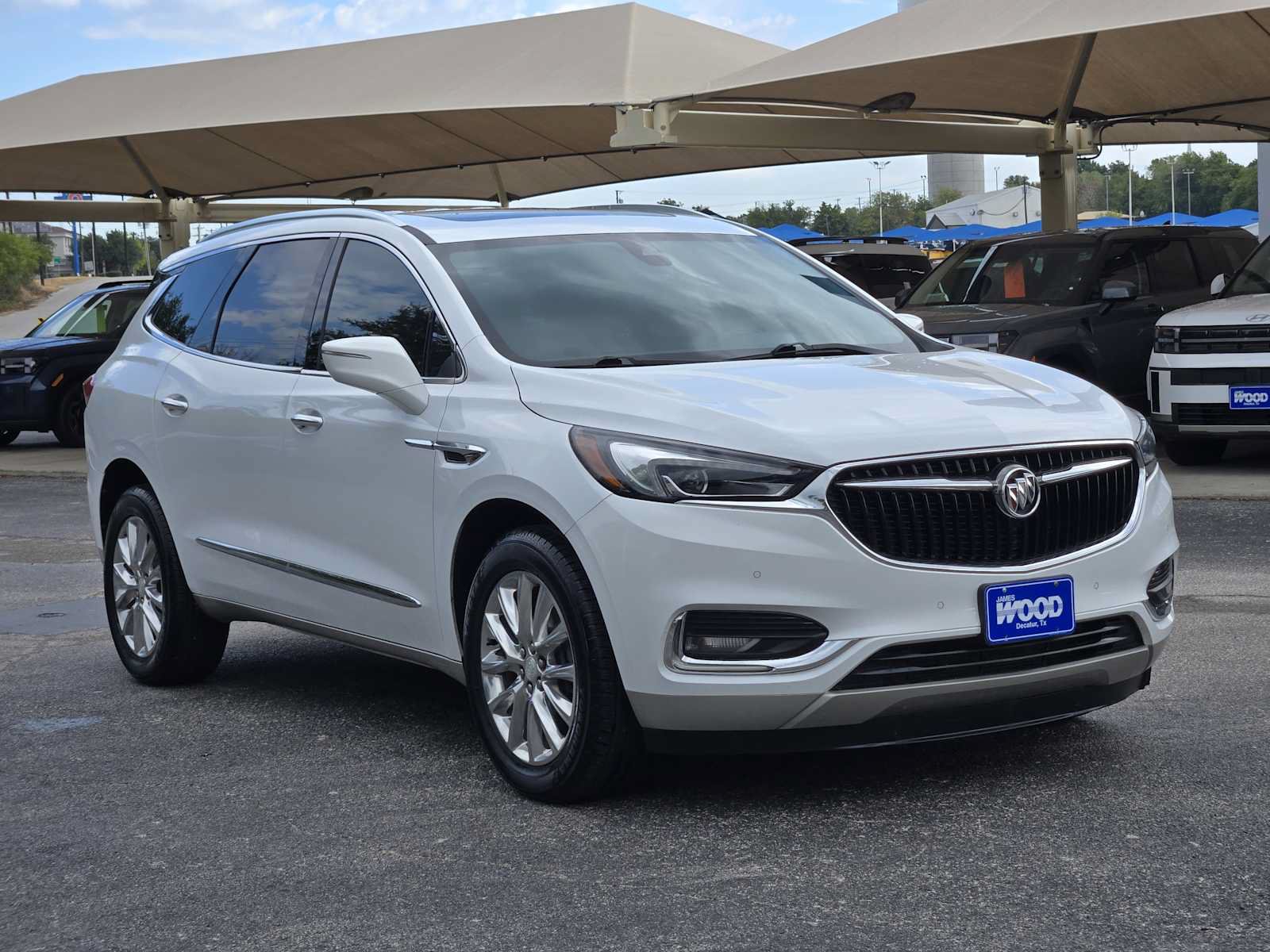 Used 2020 Buick Enclave Premium w/ Sun and Sites Package FWD image 2