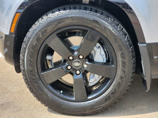 Used 2024 Land Rover Defender 90 X-Dynamic SE image 10