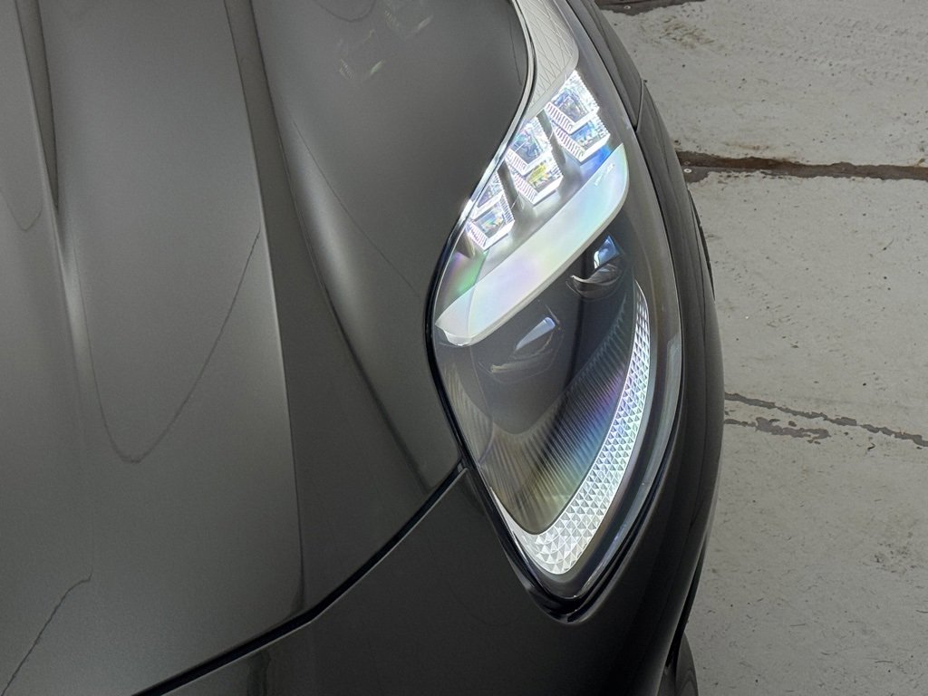 Used 2025 Aston Martin DB12 Coupe image 11