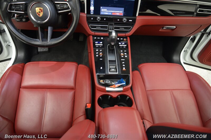 Used 2023 Porsche Macan image 17