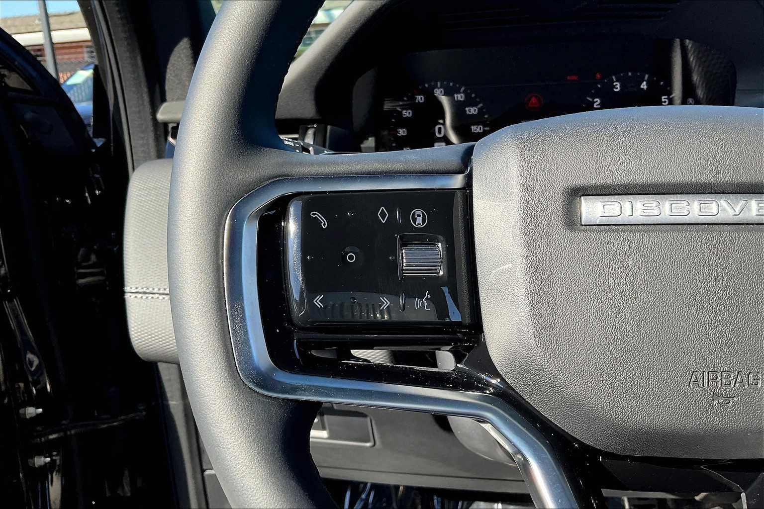 Used 2025 Land Rover Discovery Sport Dynamic SE image 21