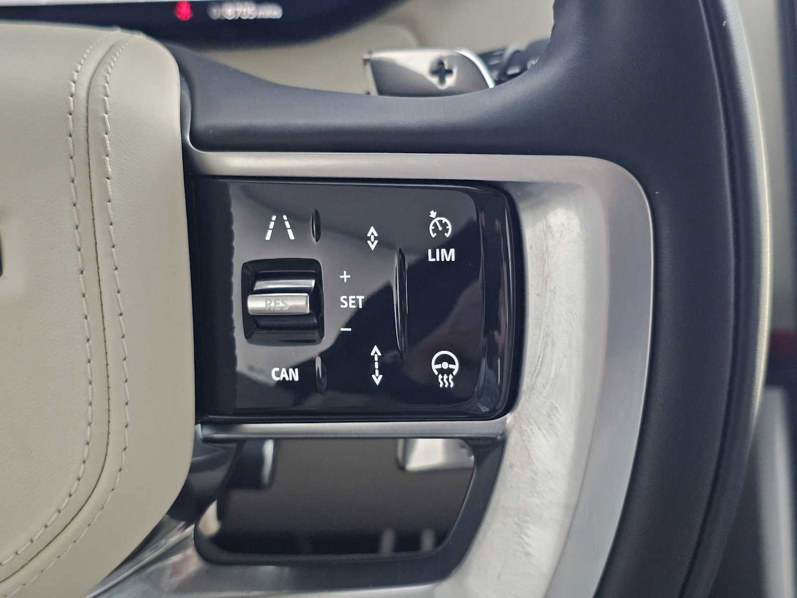 Used 2024 Land Rover Range Rover Long Wheelbase SE image 29