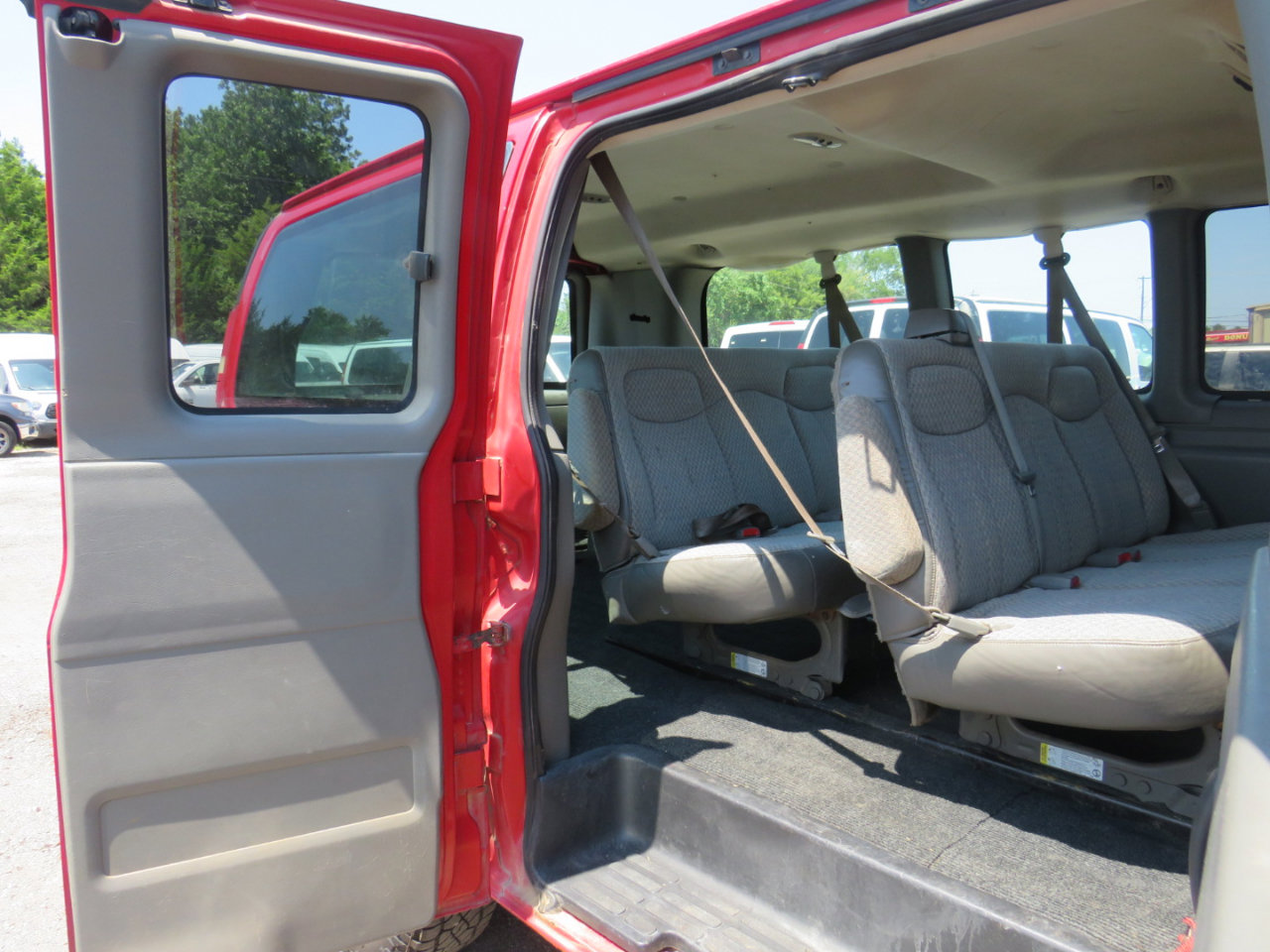 Used 2003 Chevrolet Express 2500 Passenger w/ LS Preferred Equipment Group image 30
