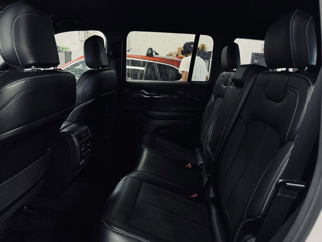 Used 2023 Jeep Grand Cherokee Altitude AWD/4WD image 18
