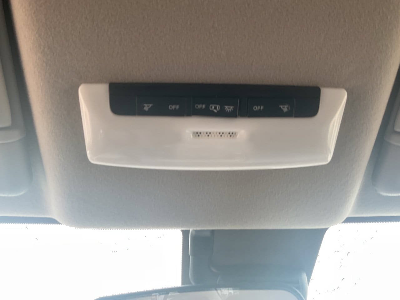Used 2025 Nissan Versa SV FWD image 16