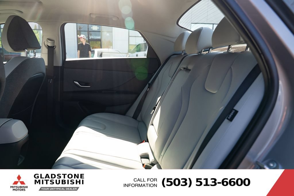 Used 2025 Hyundai Elantra Limited FWD image 18