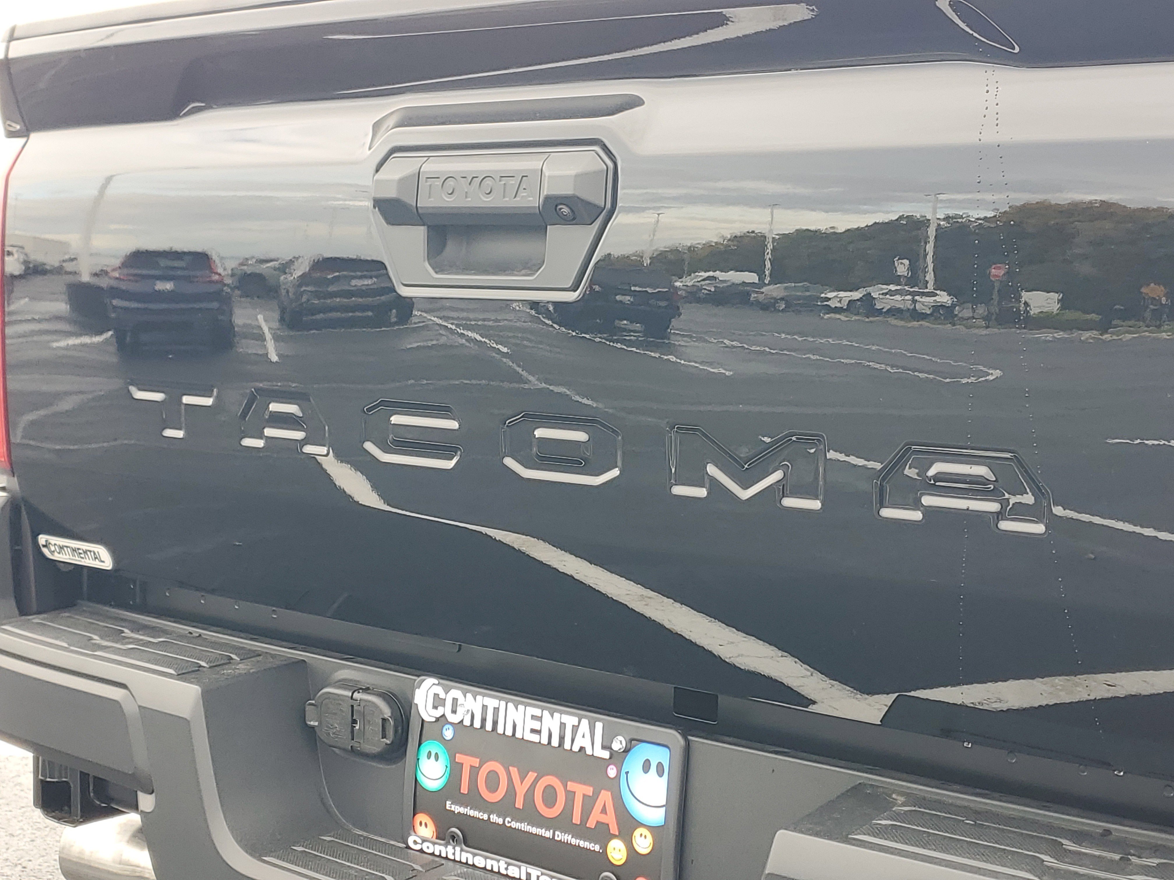 Used 2025 Toyota Tacoma SR image 7