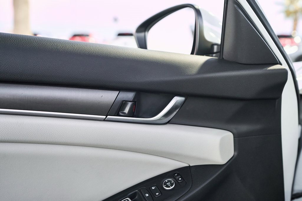 Used 2019 Honda Accord LX image 17