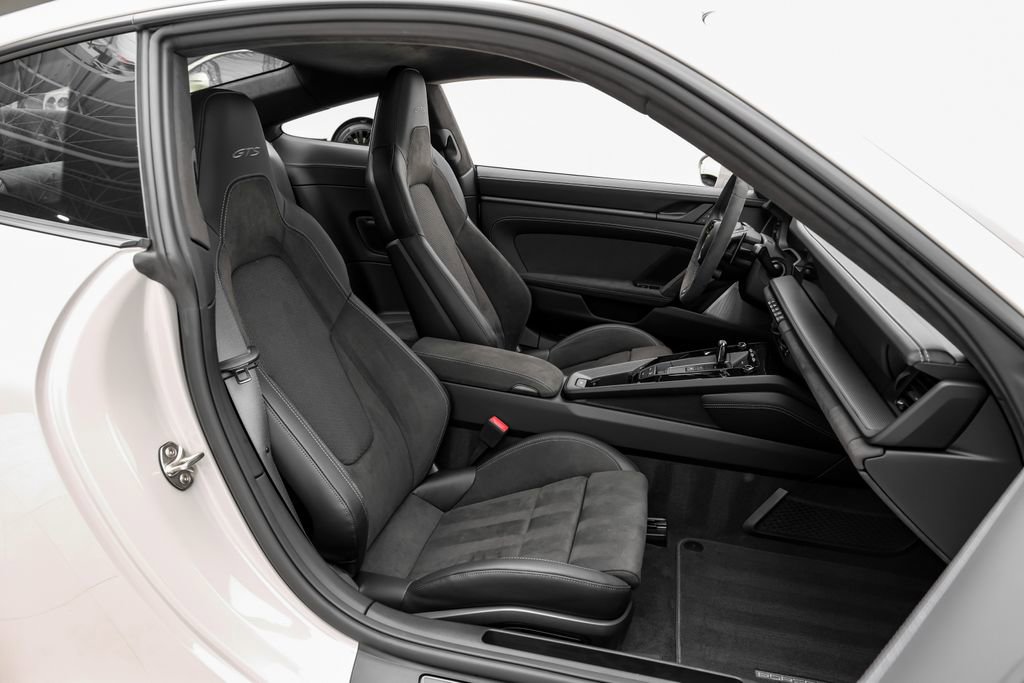 Used 2025 Porsche 911 Carrera 4 GTS image 33