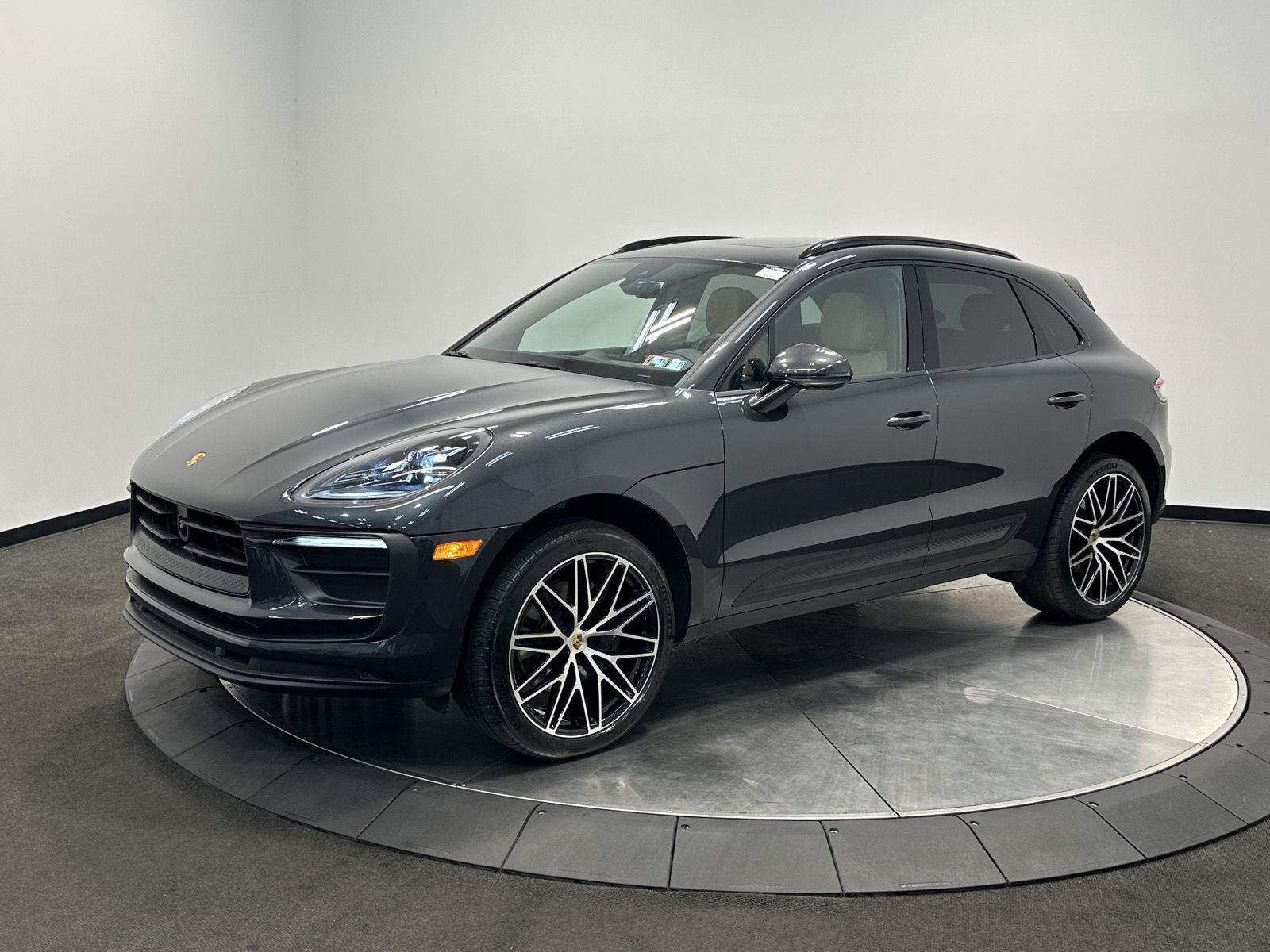 Used 2026 Porsche Macan AWD/4WD image 1