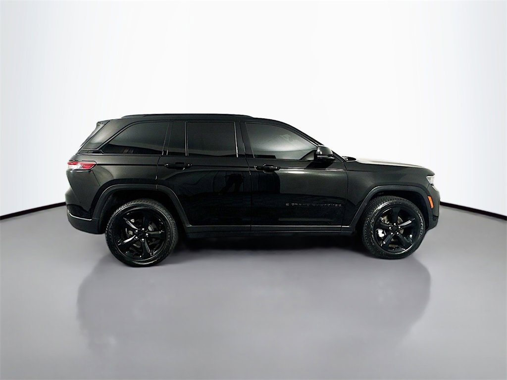 Used 2024 Jeep Grand Cherokee Limited w/ Black Appearance Package image 12