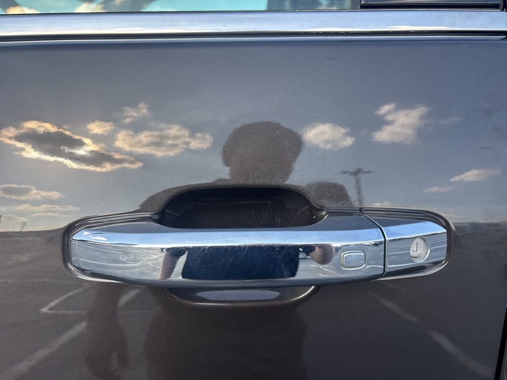 Used 2021 GMC Sierra 3500 SLT w/ SLT Premium Package image 9