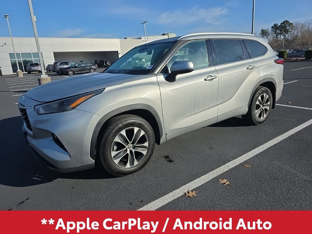 Used 2022 Toyota Highlander XLE image 3