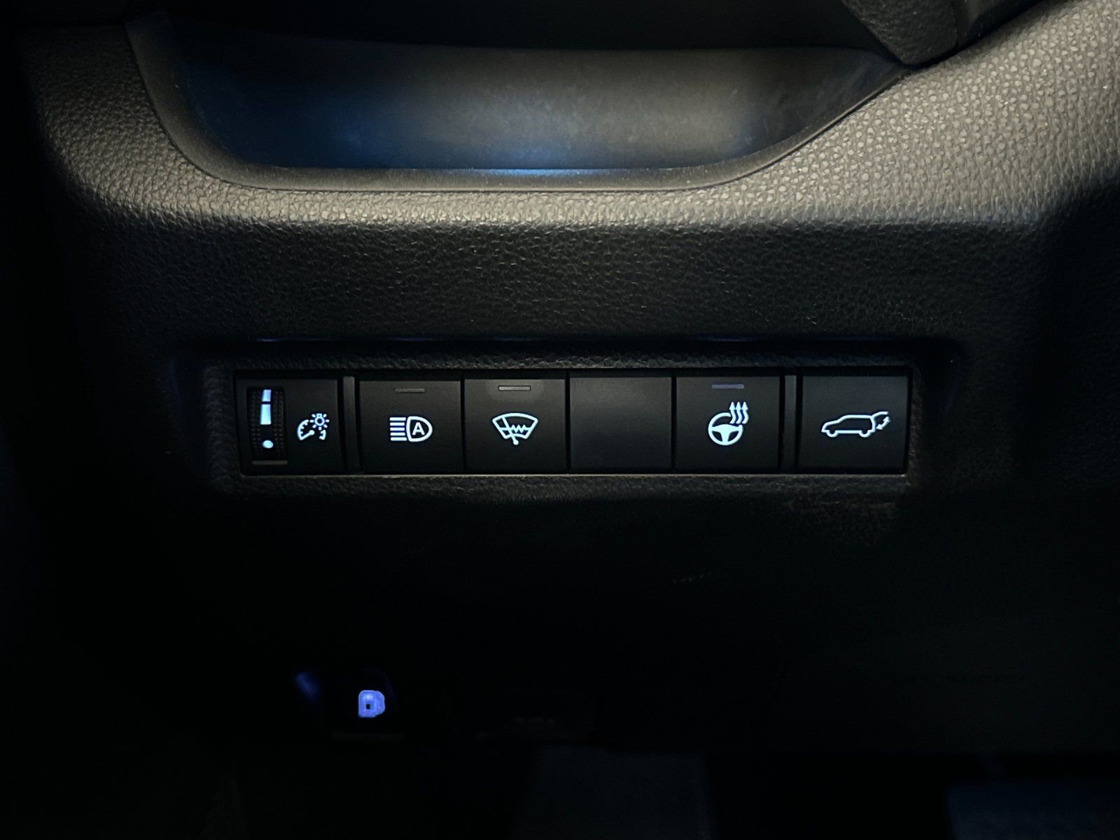 Used 2019 Toyota RAV4 XSE AWD/4WD image 27