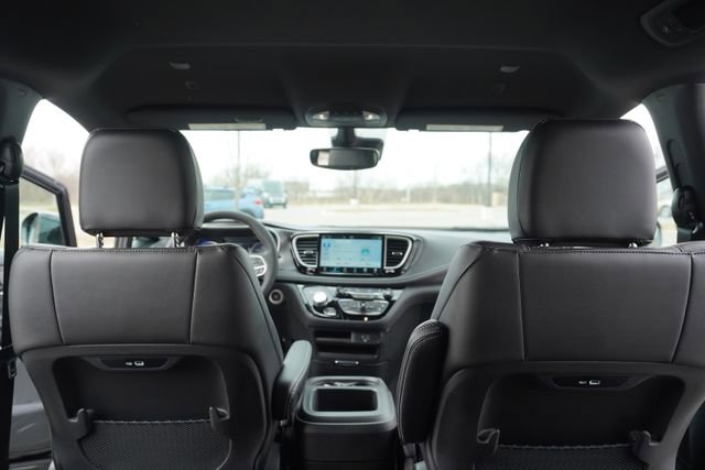 New 2026 Chrysler Pacifica Select FWD image 21