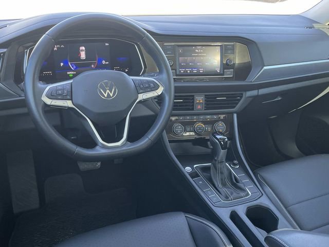 Used 2023 Volkswagen Jetta SE w/ Panoramic Sunroof Package image 6
