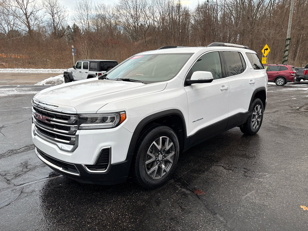 Used 2023 GMC Acadia SLE w/ Driver Convenience Package image 3