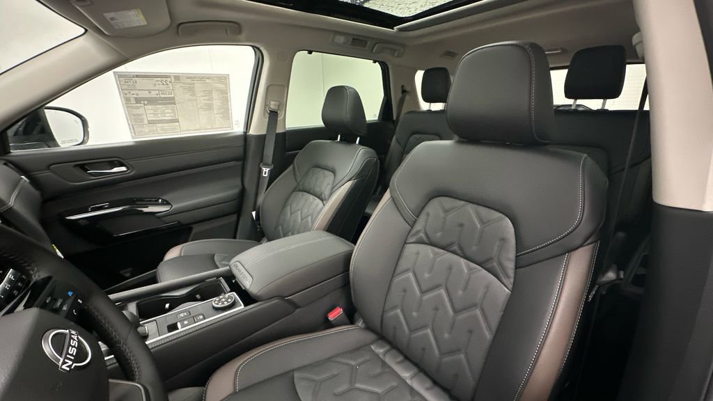 New 2026 Nissan Pathfinder Platinum w/ Accent Package image 9