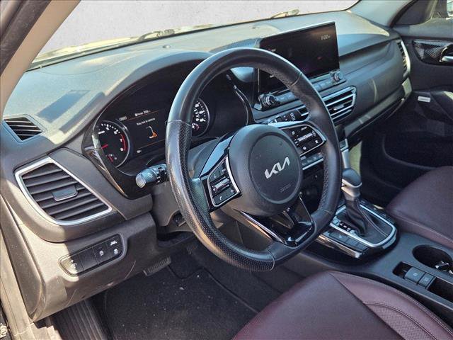Used 2022 Kia Seltos SX w/ Sunroof Package image 5