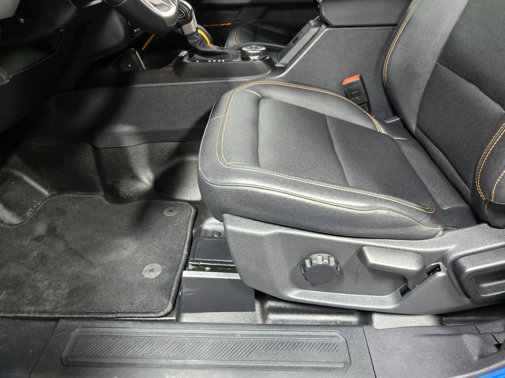 Used 2023 Ford Bronco Badlands image 11