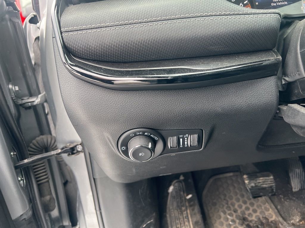 Used 2024 Jeep Compass Latitude w/ Sun and Sound Group image 11