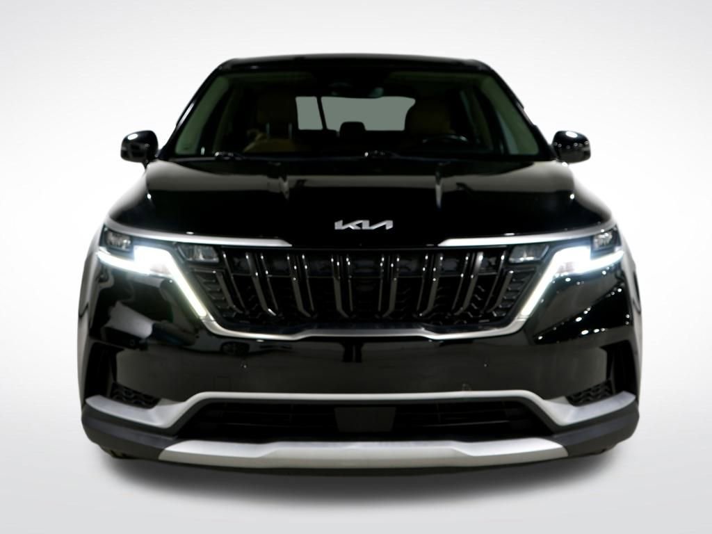 Used 2023 Kia Carnival EX image 11