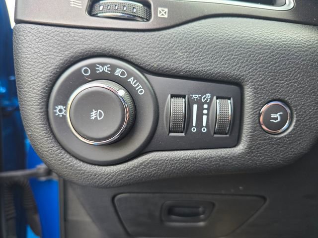 Used 2022 Jeep Cherokee Trailhawk w/ Comfort/Convenience Group AWD/4WD image 25