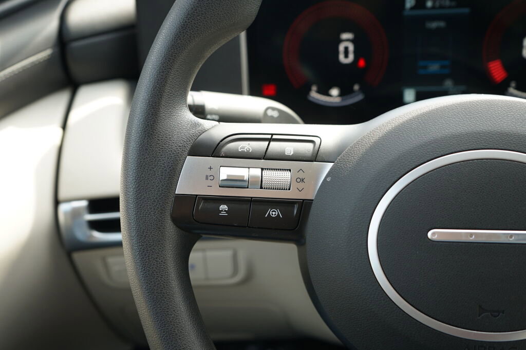Used 2025 Hyundai Tucson SE FWD image 22