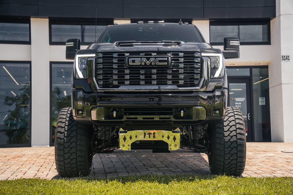 Used 2024 GMC Sierra 3500 Denali Ultimate AWD/4WD image 8
