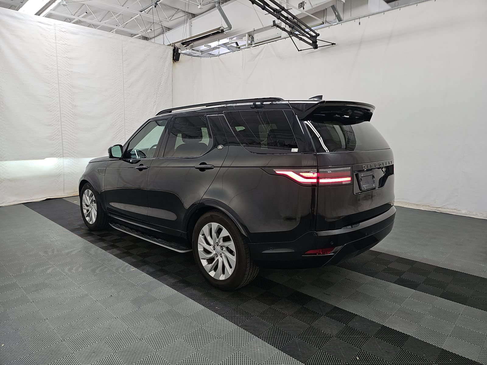 Used 2023 Land Rover Discovery S R-Dynamic AWD/4WD image 8