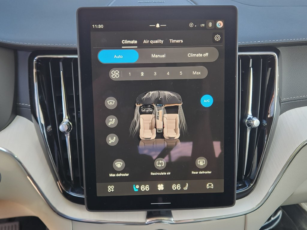 New 2027 Volvo XC60 T8 Ultra AWD/4WD image 10