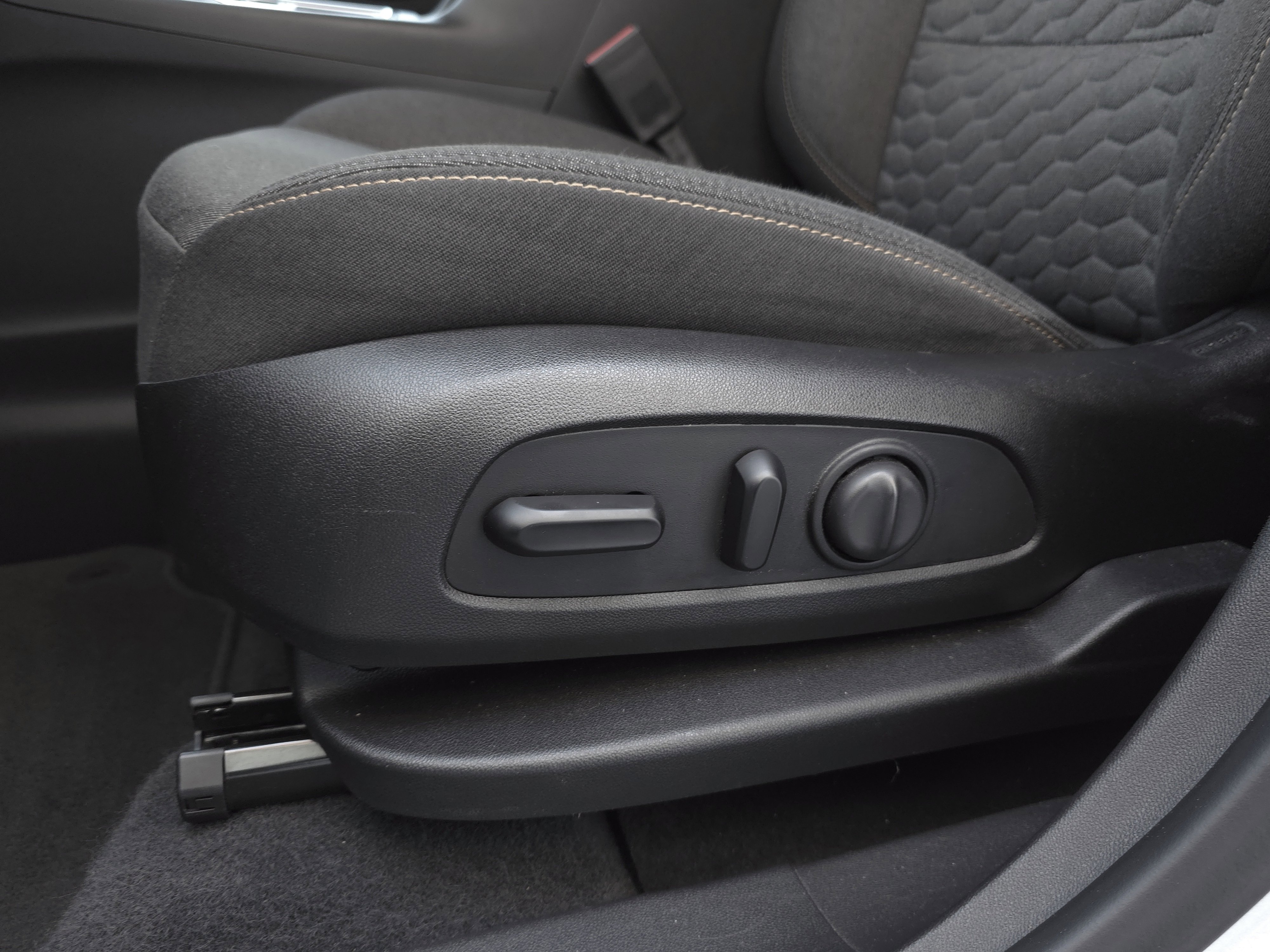 Used 2020 Chevrolet Equinox LT image 11