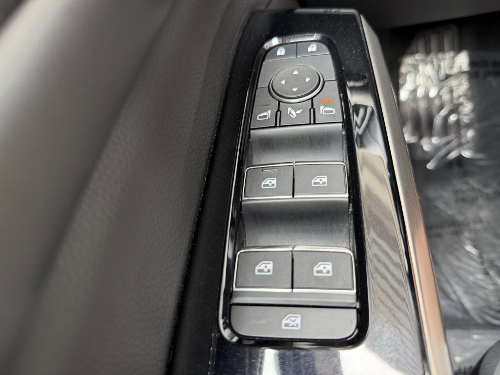 Used 2024 Nissan Pathfinder Platinum w/ Cargo Package image 24