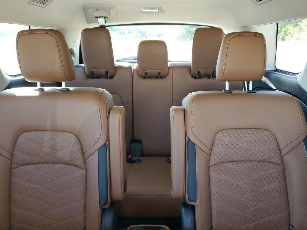 Used 2025 Nissan Pathfinder Platinum image 13