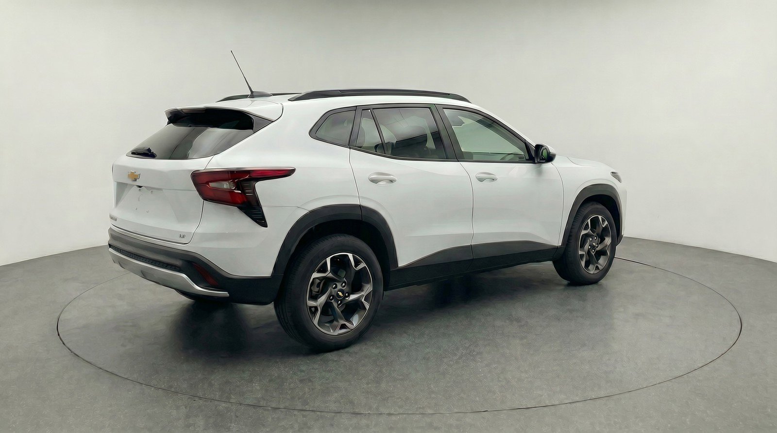 Used 2025 Chevrolet Trax LT FWD image 9