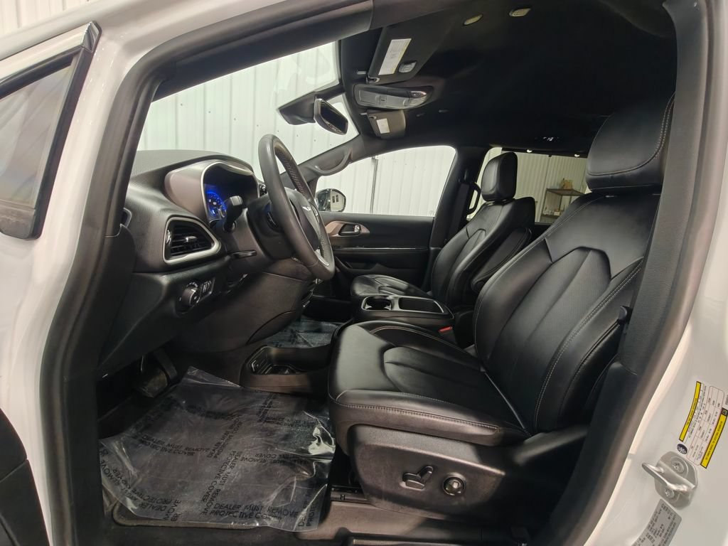 Used 2025 Chrysler Pacifica Select FWD image 27