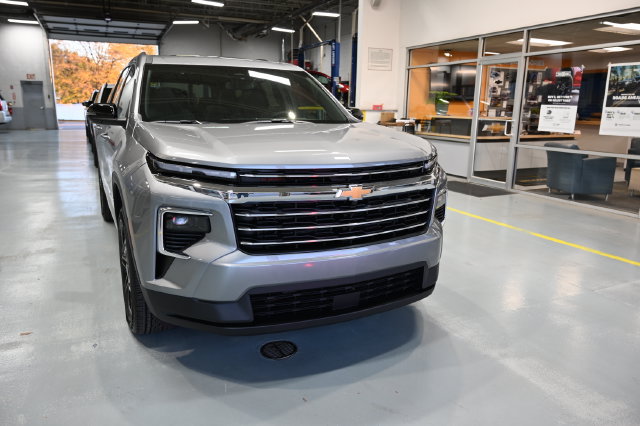 New 2027 Chevrolet Traverse LT w/ LPO, Floor Liner Package FWD image 3