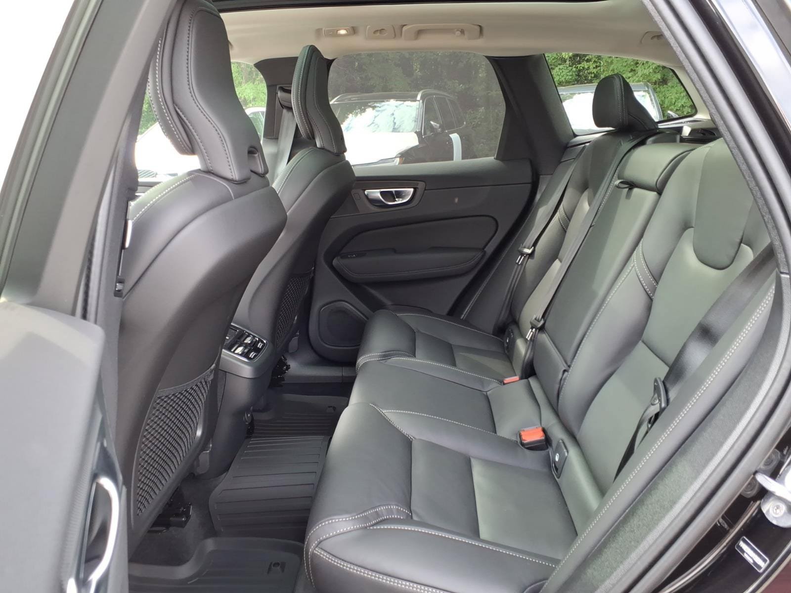 New 2027 Volvo XC60 B5 Ultra AWD/4WD image 7