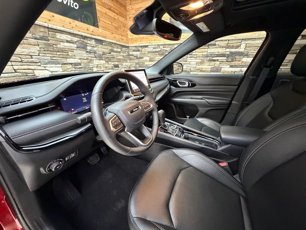 Used 2024 Jeep Compass Limited w/ High Altitude Package AWD/4WD image 10