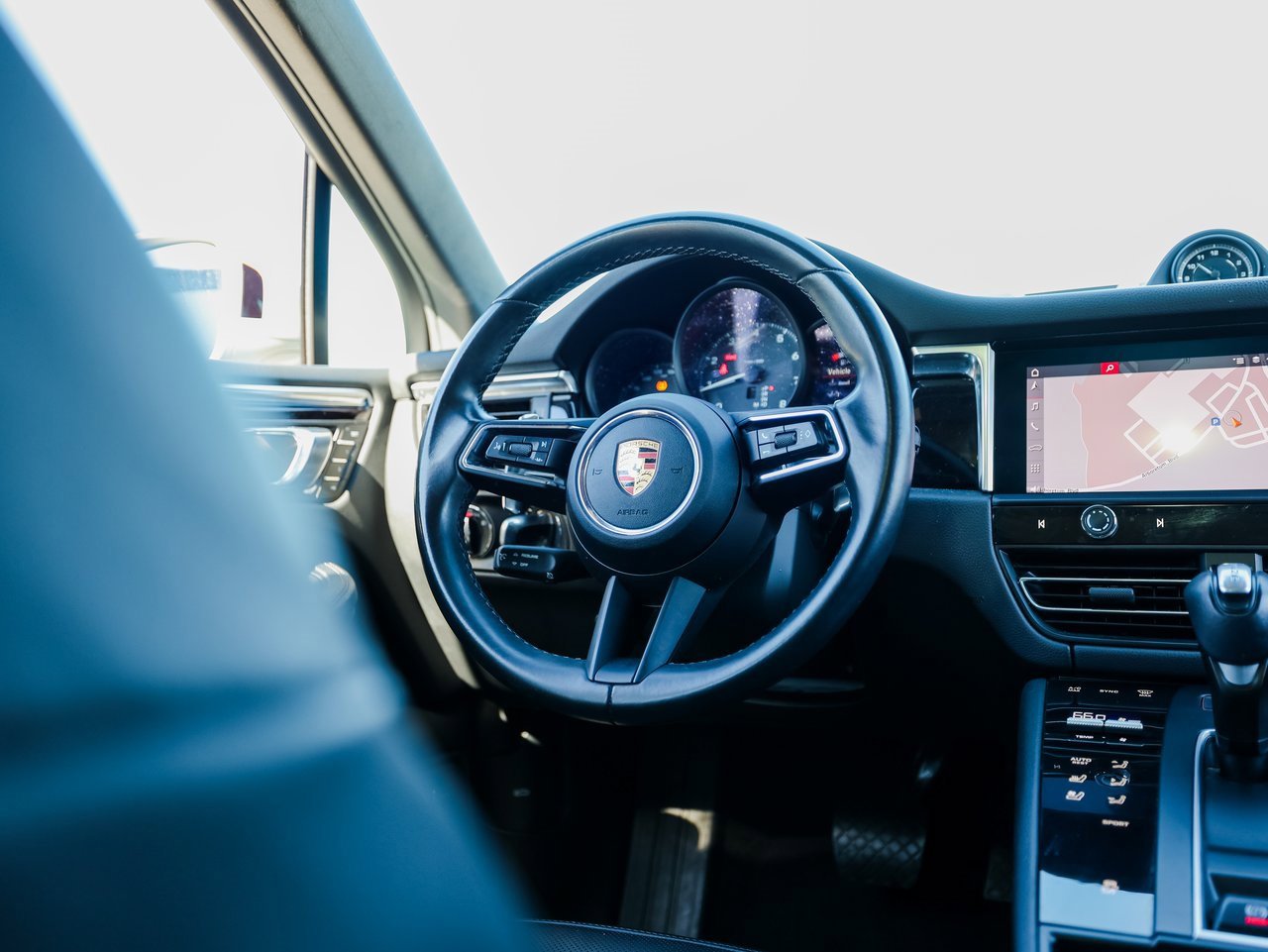 Certified 2022 Porsche Macan image 25