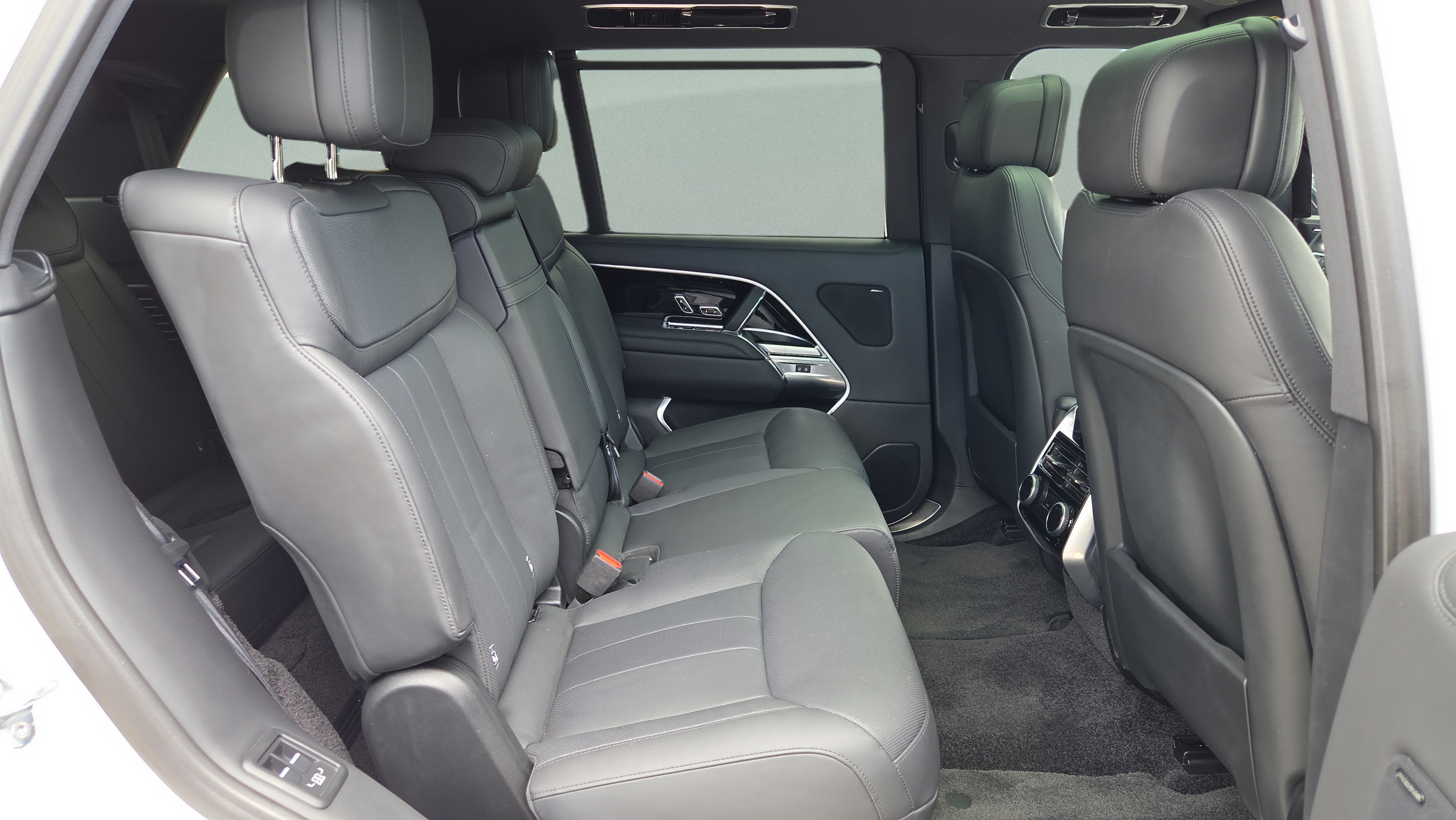 Used 2023 Land Rover Range Rover Long Wheelbase SE AWD/4WD image 18