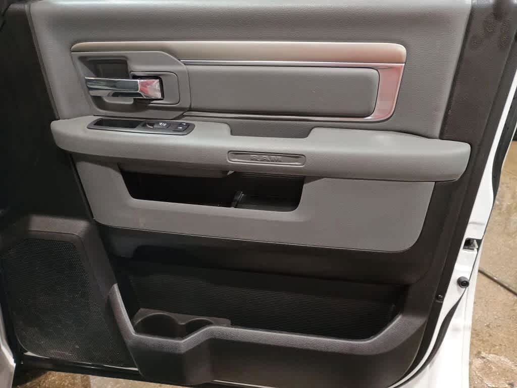 Used 2019 RAM 1500 Classic SLT AWD/4WD image 23