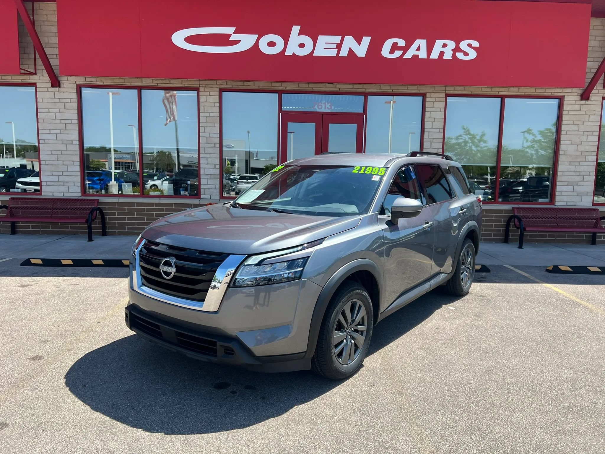 Used 2022 Nissan Pathfinder SV AWD/4WD image 1