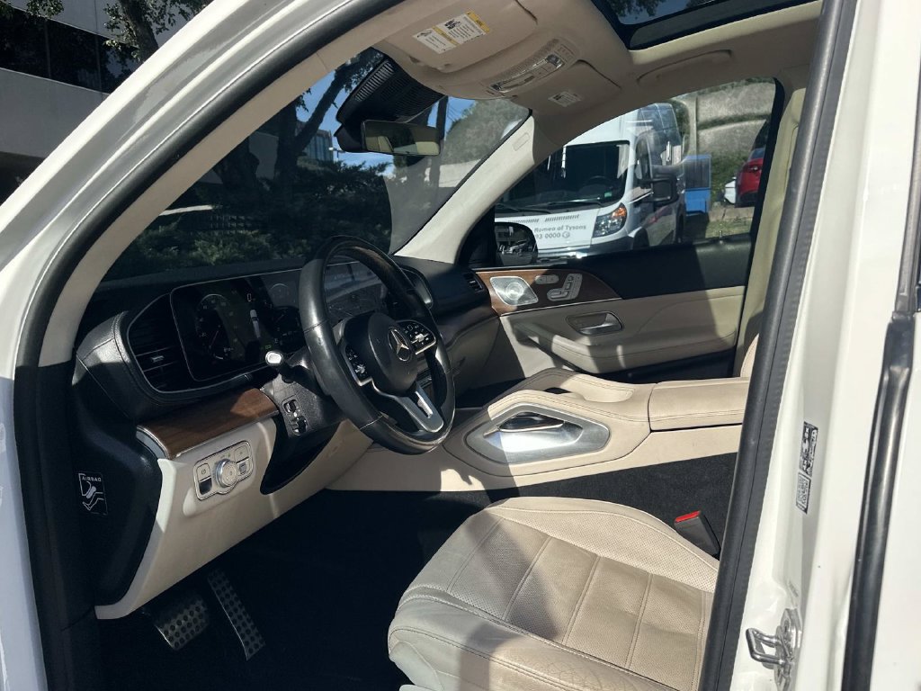 Used 2021 Mercedes-Benz GLS 580 4MATIC image 17