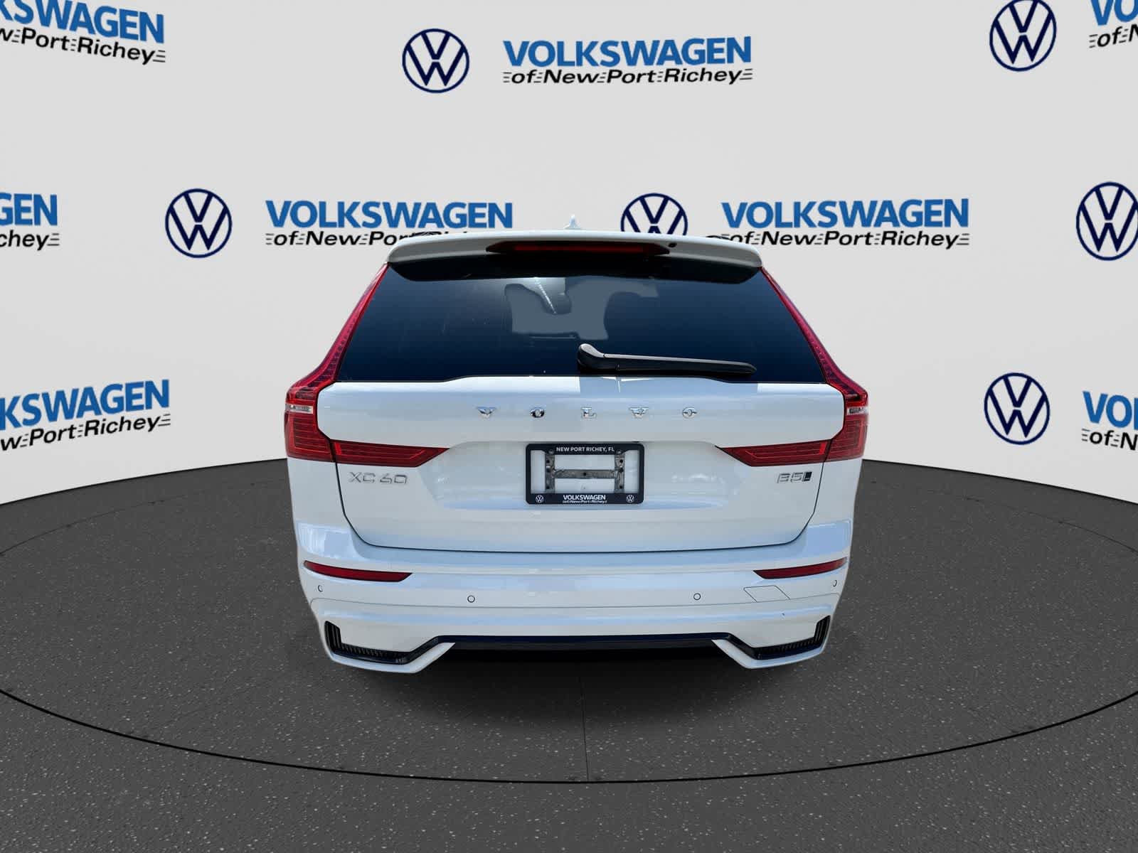 Used 2023 Volvo XC60 B5 Plus w/ Climate Package AWD/4WD image 5