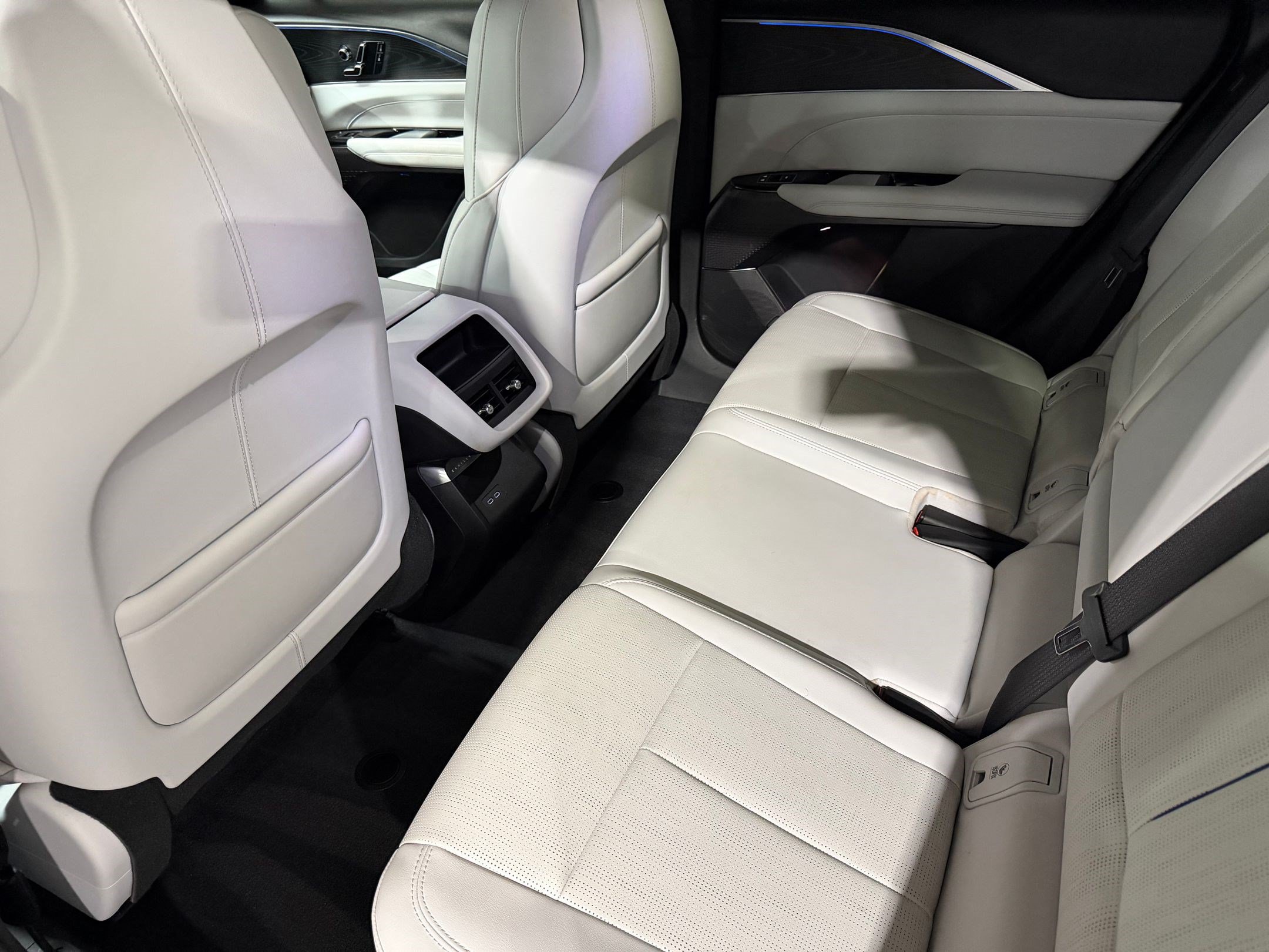Certified 2024 Cadillac Lyriq Luxury RWD image 23