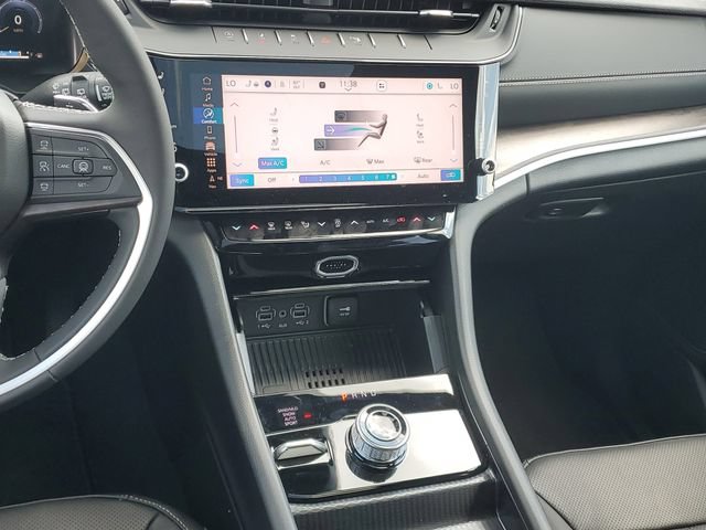 New 2026 Jeep Grand Cherokee Limited AWD/4WD image 15
