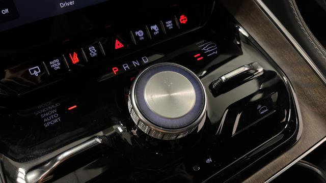 Used 2023 Jeep Grand Wagoneer 4WD w/ Flexible Seating Group image 18